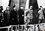 1940年春毛主席在延安飞机场迎接从共产国际归来的周恩来和任弼时