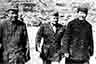 1944年11月1日毛泽东、朱德等和美军观察组组长包瑞德上校在延安机场