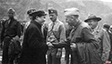 1944年9月26日毛主席会见观看八路军留守兵团军事技术表演的美军观察组长成员