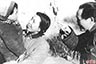 1946年毛主席与夫人江青、女儿李讷在延安