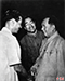 1957年7月，毛主席与演员金焰、导演沈浮亲切交谈