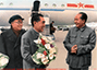 1964年11月14日毛主席、朱德在北京机场迎接从莫斯科归来的中国党政代表团团长周恩来同志