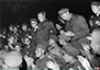 1966年10月1日晚，毛主席在叶剑英、杨成武、杨勇等同志陪同下与首都军民共度国庆之夜